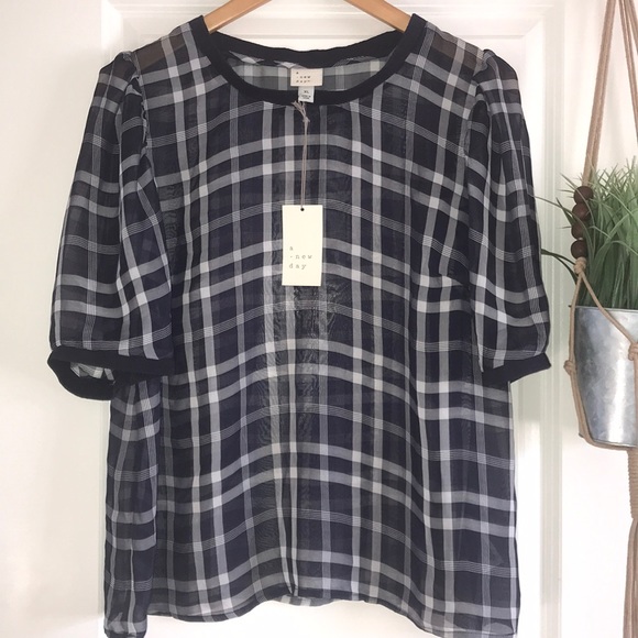 A New Day Sheer shortsleeved Blouse - Picture 3 of 7